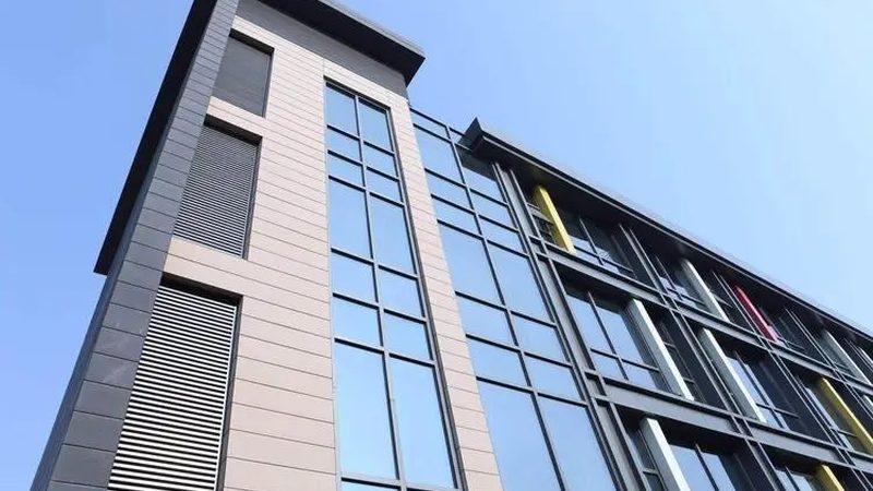 钢结构玻璃幕墙包工包料，价格如何？揭秘成本构成与影响因素**